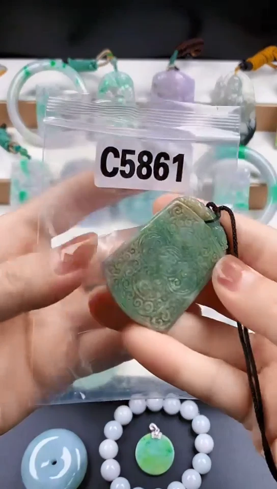 颈饰未镶嵌翡翠天然翡翠吊坠挂件
