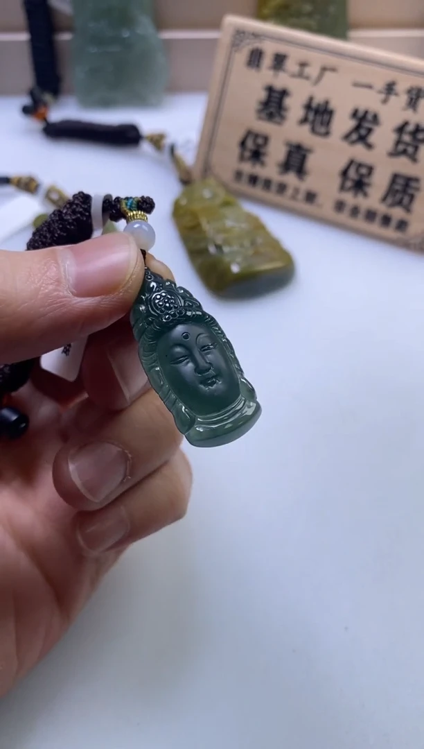 颈饰未镶嵌翡翠