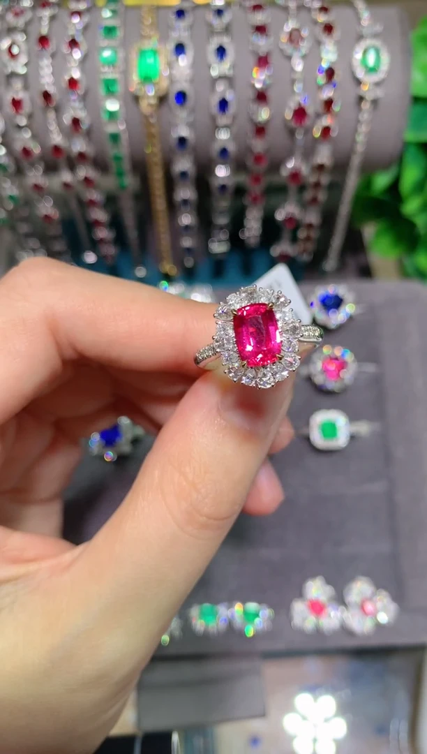 18K金镶嵌戒指红宝石1.65CT