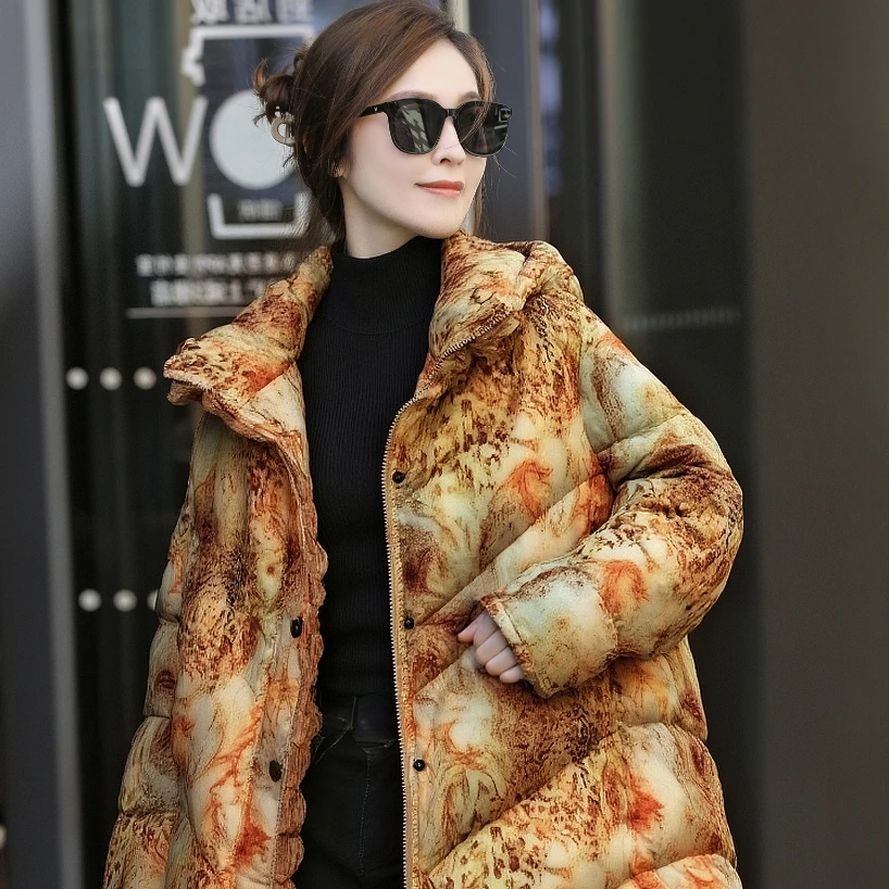 拜占庭的森林白鸭绒羽绒服高档香槟色印花保暖气质百搭中长款外套