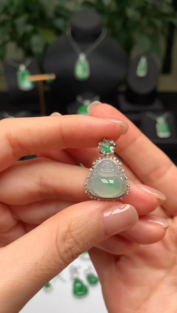 颈饰18K金镶嵌翡翠佛公