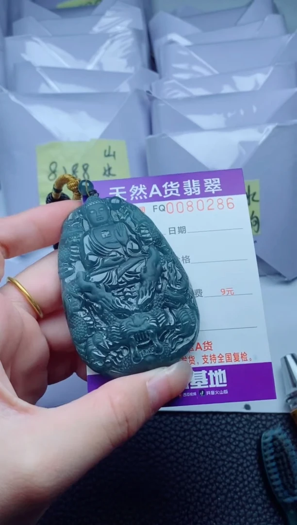 翡翠未镶嵌颈饰多样性一件随机发货