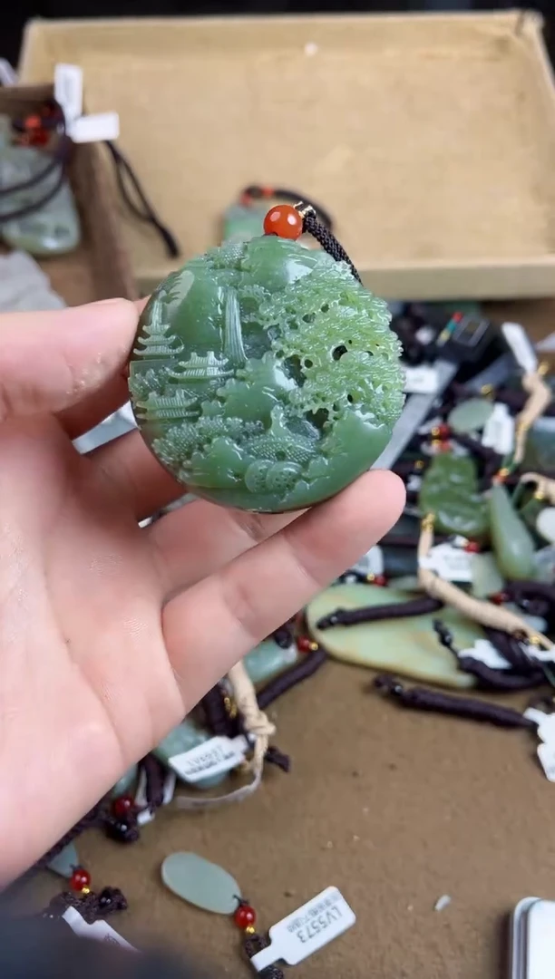 颈饰未镶嵌和田玉1