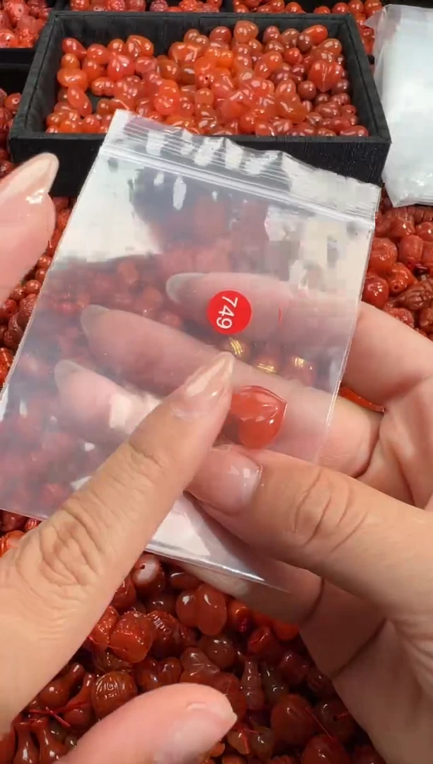 南红玛瑙未镶嵌颈饰1