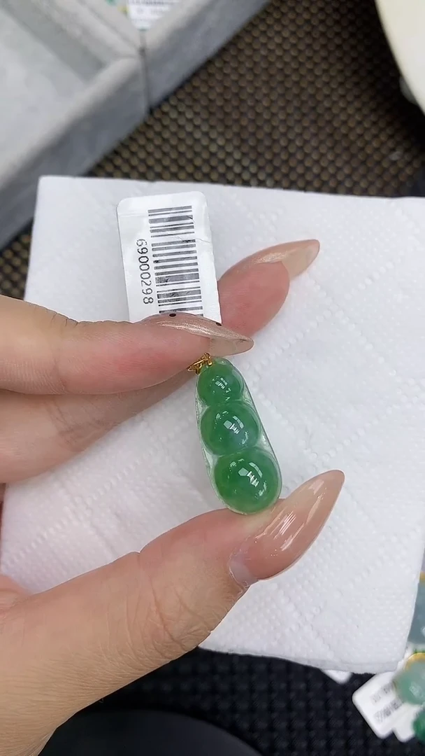 颈饰18K金镶嵌翡翠1