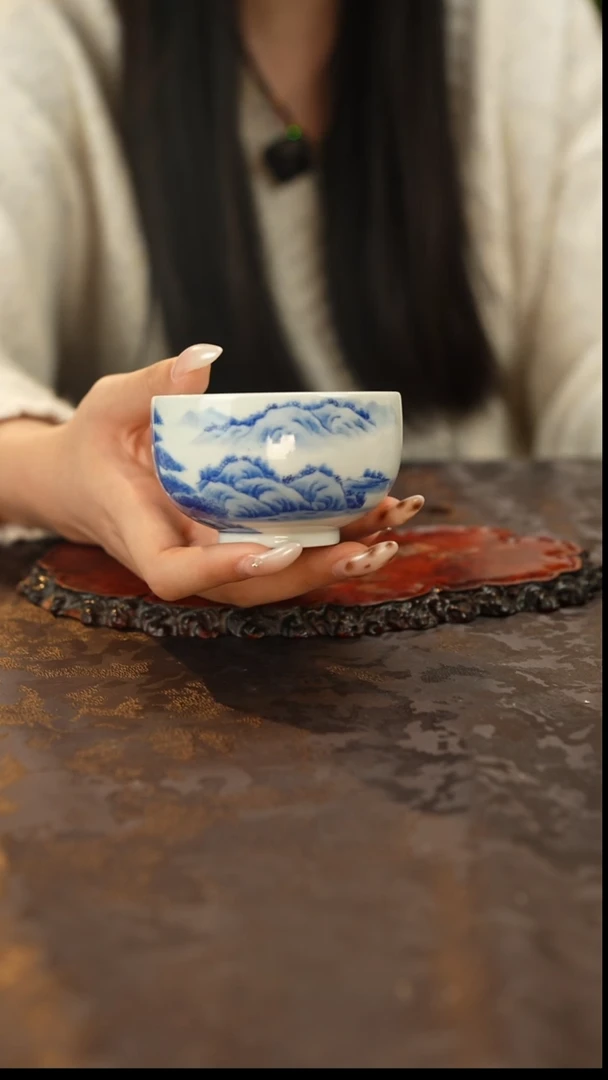 青花手绘山水主人杯