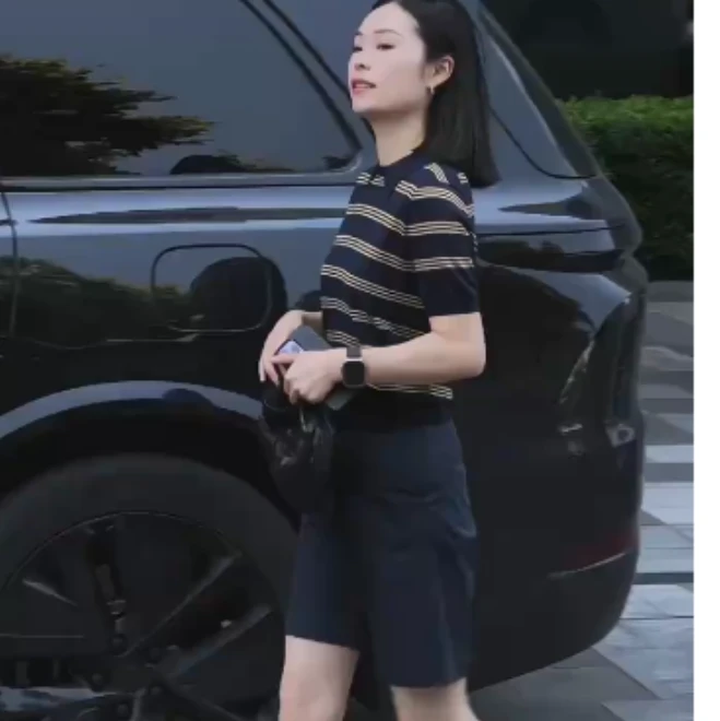 2025夏季时尚潮流百搭精品女装叶IzICXI