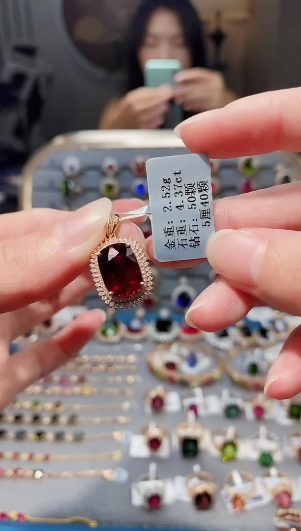颈饰18K金镶嵌碧玺4.37ct