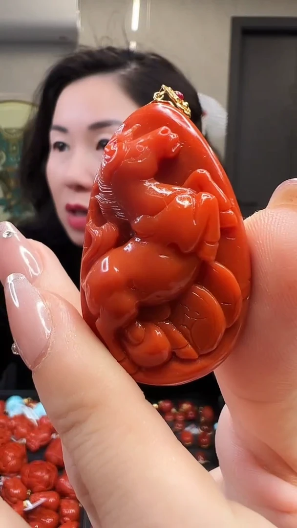 吊坠(不含链)18K金镶嵌南红玛瑙/马牌