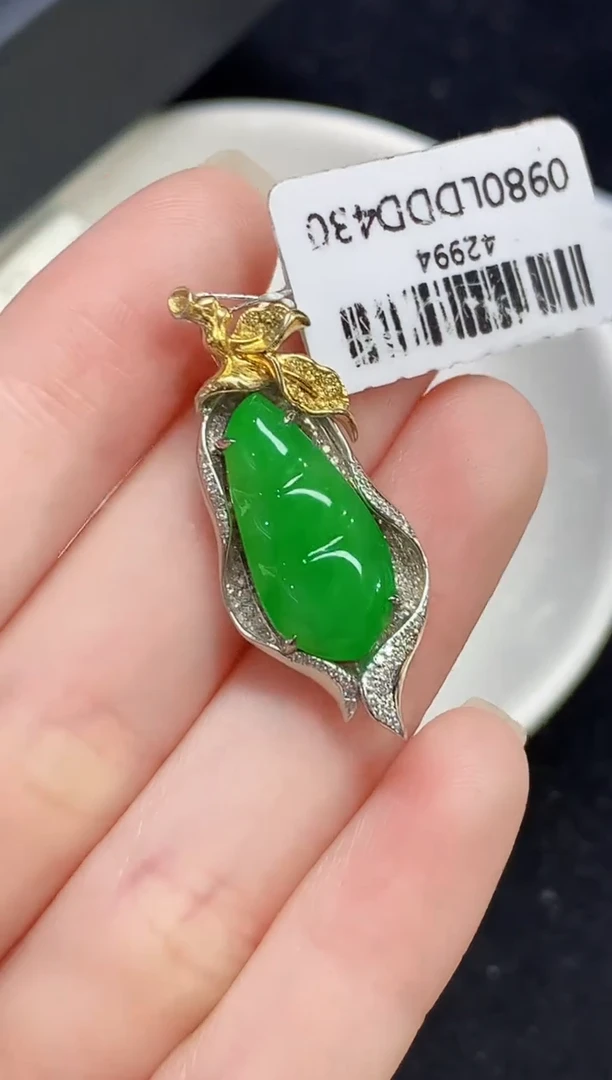 吊坠(不含链)18K金镶嵌翡翠多样性发其一