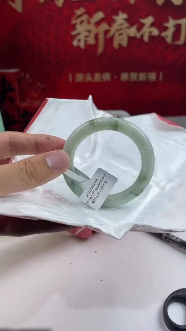 【闪购商品】翡翠手镯未镶嵌12翡翠手镯（微瑕）