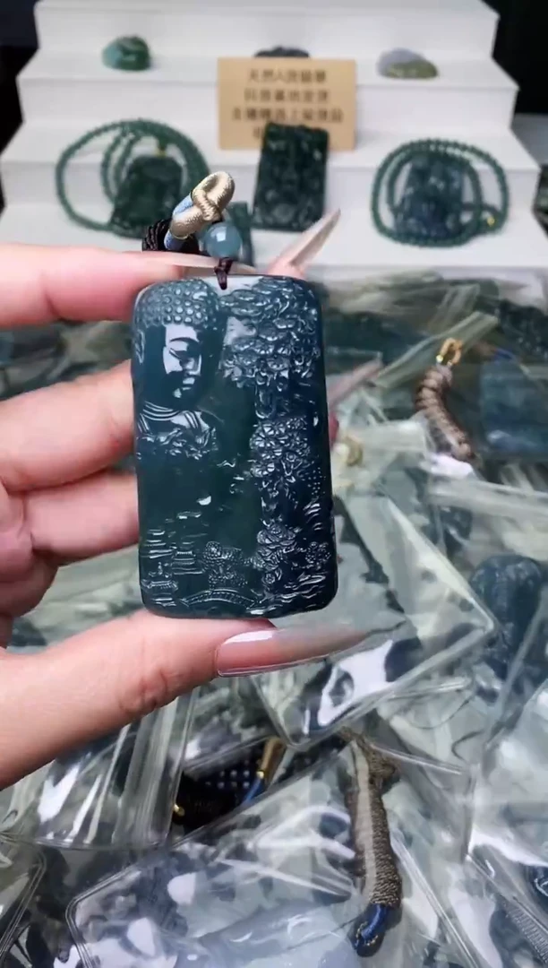 颈饰未镶嵌翡翠