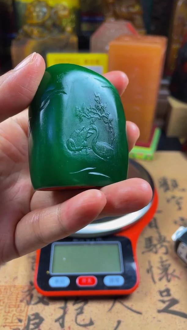 寿山石印石绝绿双面薄意雕小随形章