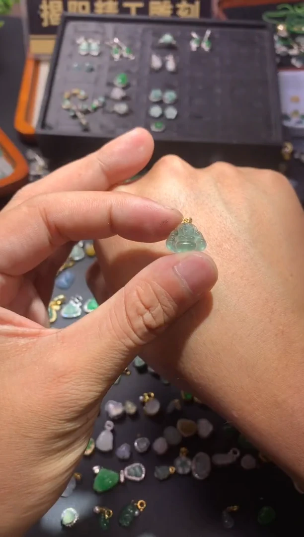 翡翠18K金镶嵌吊坠(不含链)1