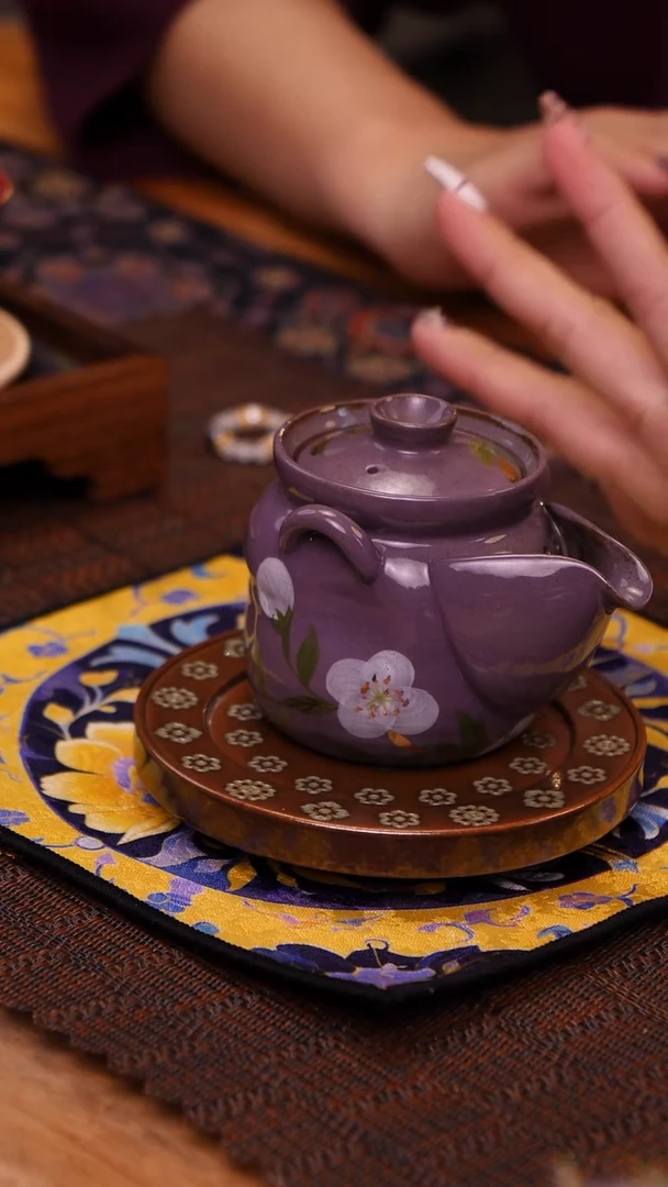 【闪购商品】紫色山茶花手抓壶