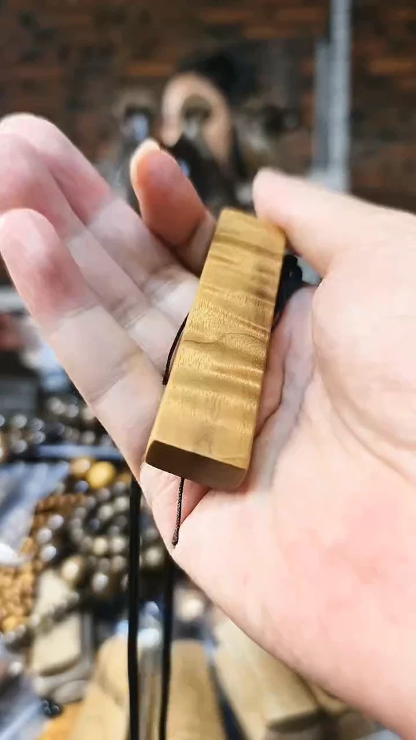 【闪购商品】金丝楠无事牌手把件