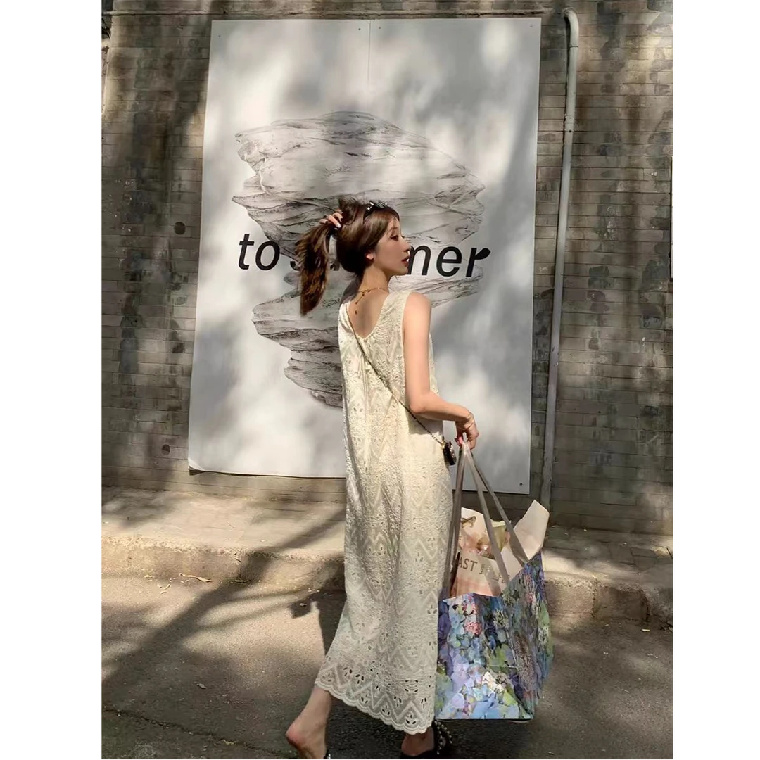 圆领系带刺绣镂空无袖连衣裙   BSS55009