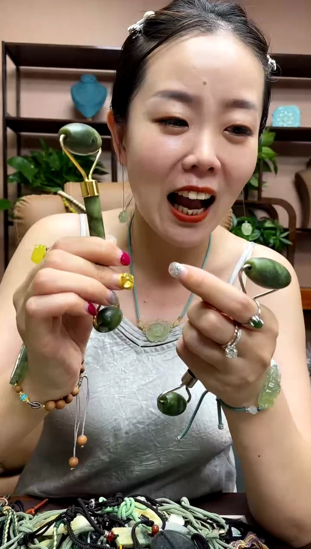 岫玉未镶嵌颈饰多样性发货发其中之一