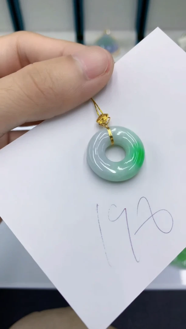 颈饰18K金镶嵌翡翠翡翠