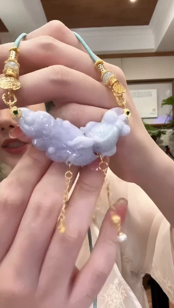 翡翠未镶嵌颈饰国风