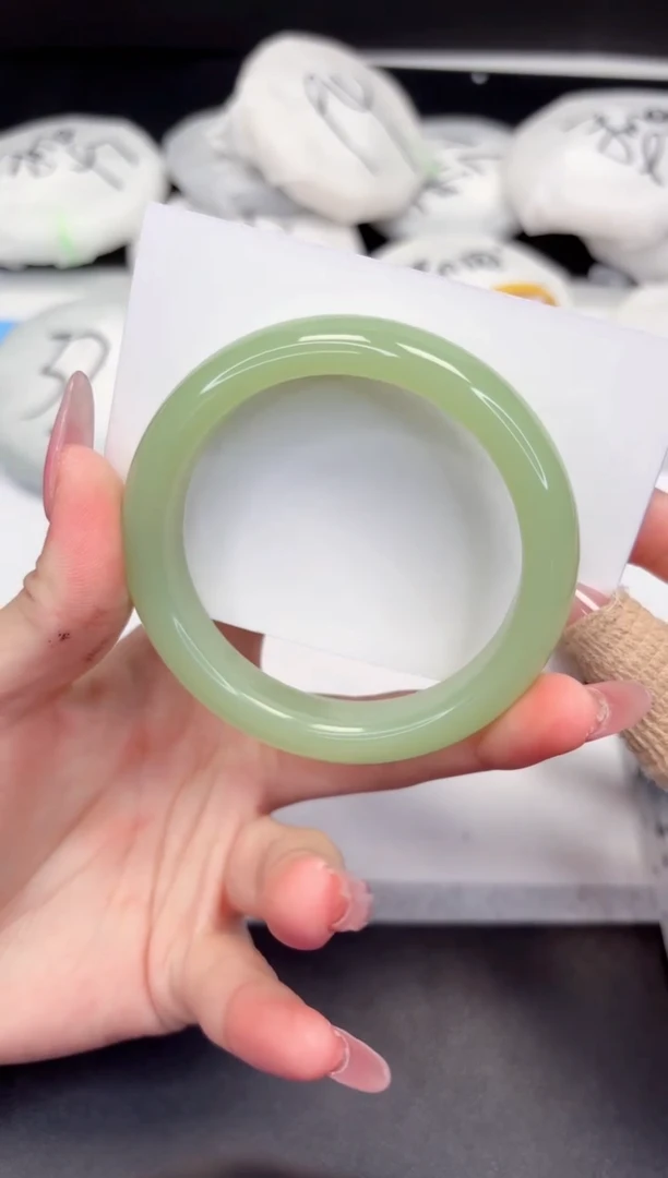 【闪购商品】石英质玉手镯未镶嵌219-56.0