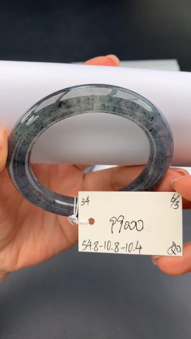 【闪购商品】翡翠手镯未镶嵌女神节#送礼#，下单联系客服核对地址~