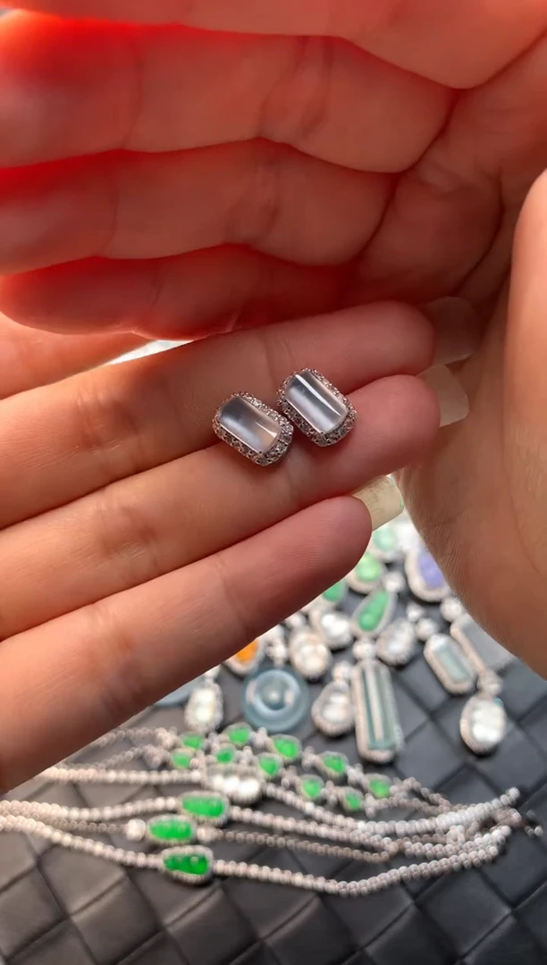 颈饰18K金镶嵌翡翠玻璃灯管耳钉