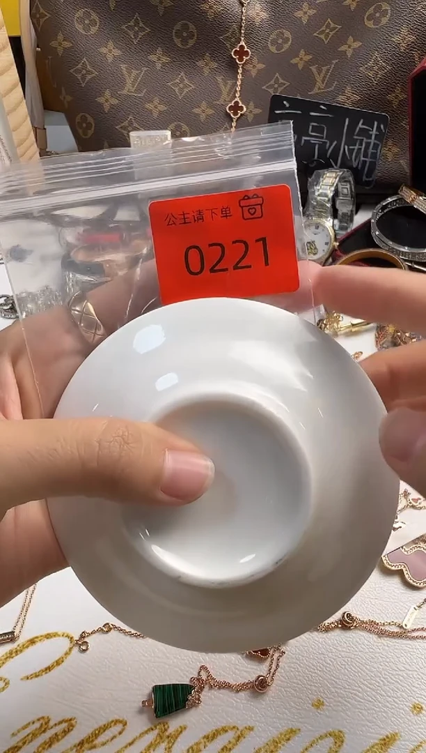 瓷片彧贤聚宝阁彧贤聚宝阁