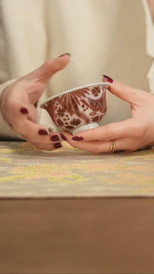 【闪购商品】景德镇手工釉里红鱼藻压手杯