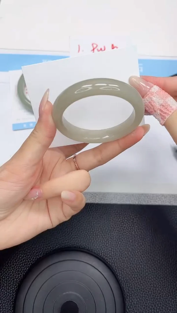 石英质玉手镯未镶嵌136-52.5