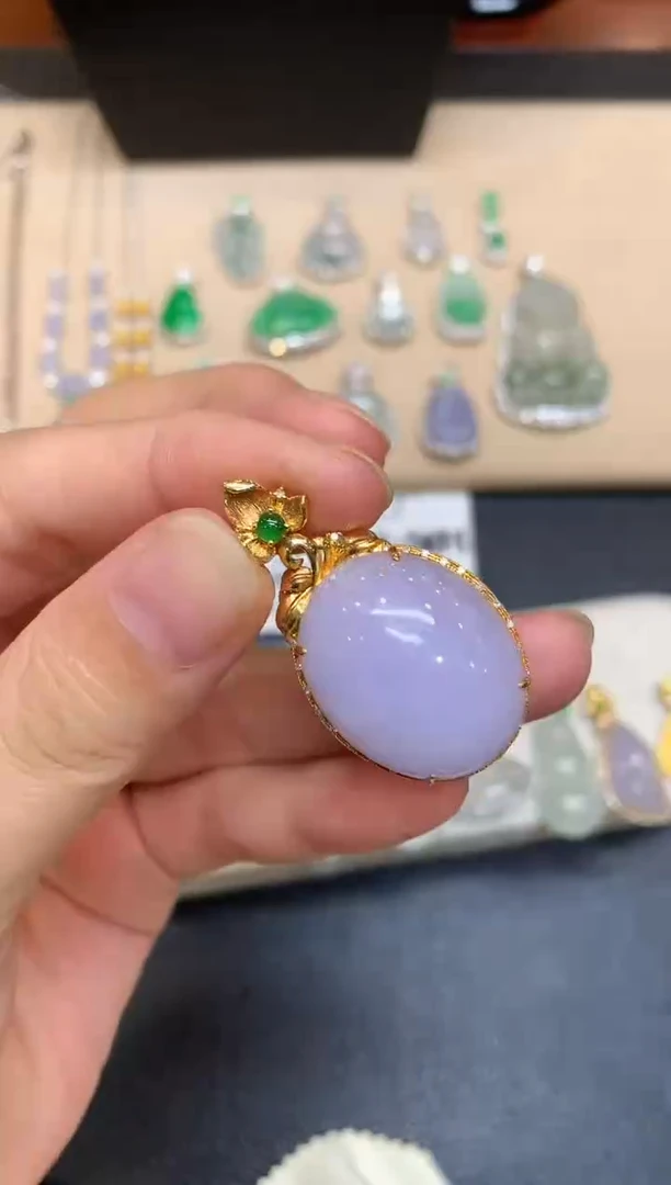 颈饰18K金镶嵌翡翠蛋面【无服务费