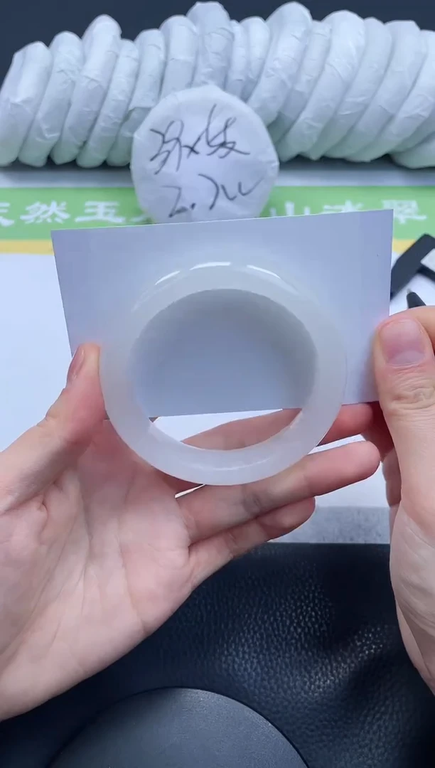 【闪购商品】石英质玉手镯未镶嵌A399-56+