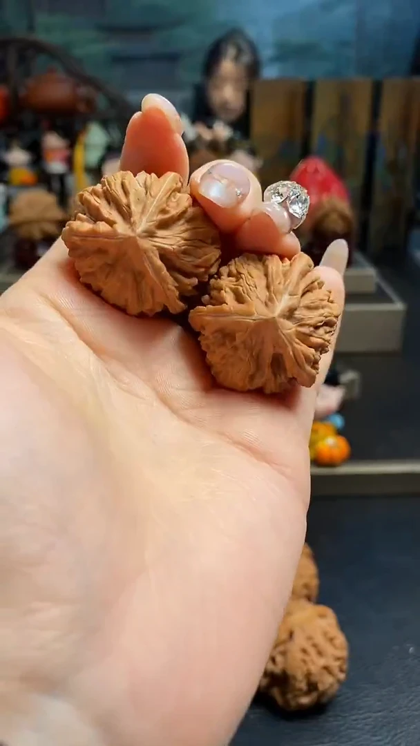 【闪购商品】文玩核桃吊坠K445文山三棱33