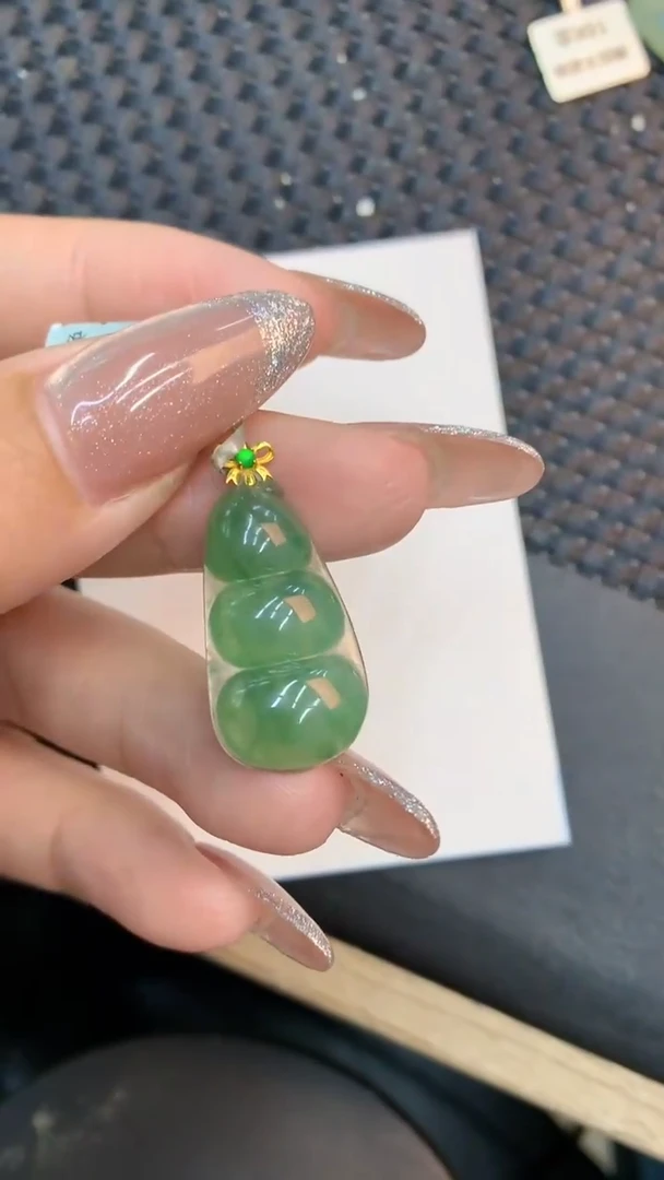 颈饰18K金镶嵌翡翠1