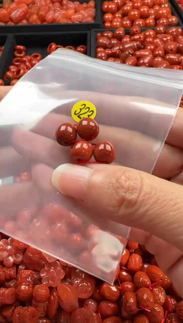 颈饰未镶嵌南红玛瑙1