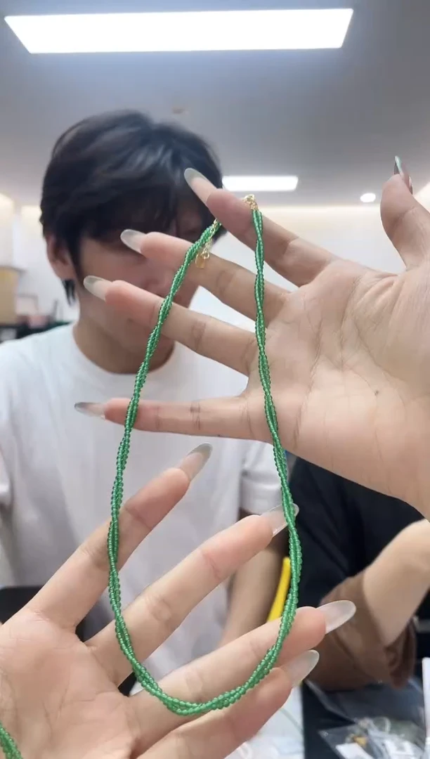 颈饰未镶嵌翡翠（多样性发一件）