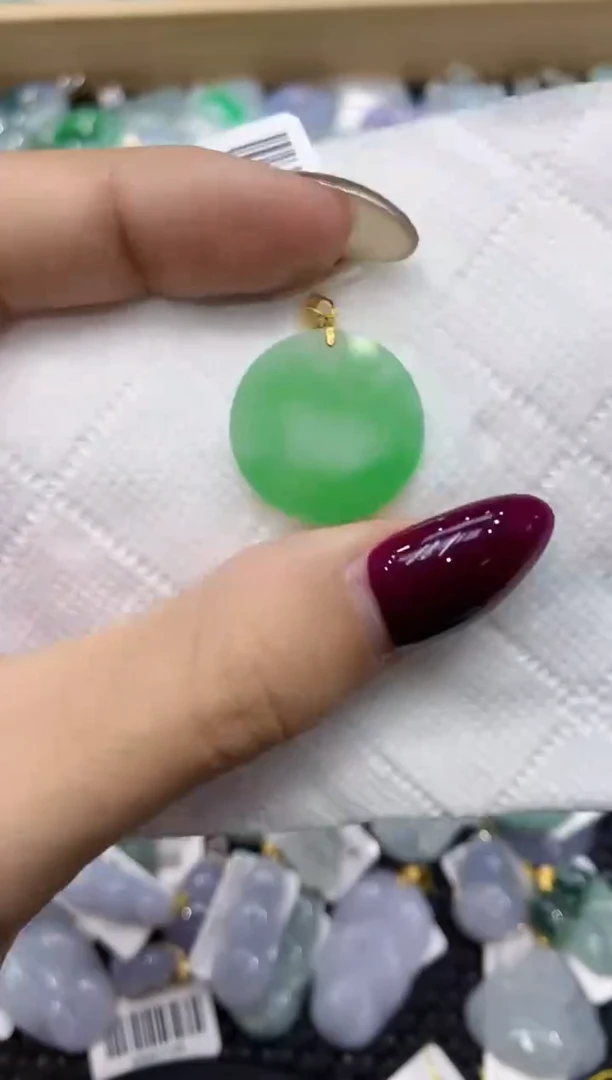 翡翠18K金镶嵌颈饰111111111111
