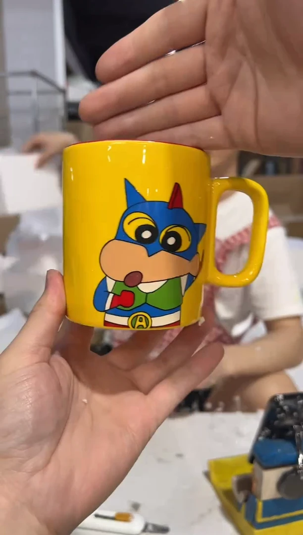 瓷片黄色小新变装超人水杯微瑕