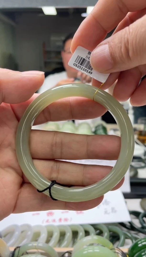 【闪购商品】和田玉手镯未镶嵌编码0149 圈口64-65