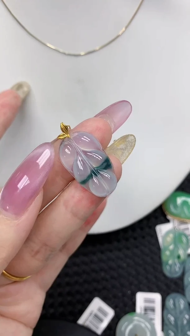 翡翠18K金镶嵌颈饰1111111111