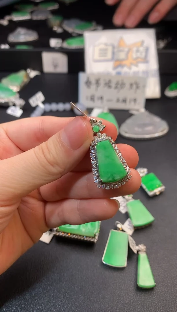 【闪购商品】翡翠颈饰银S925镶嵌翡翠