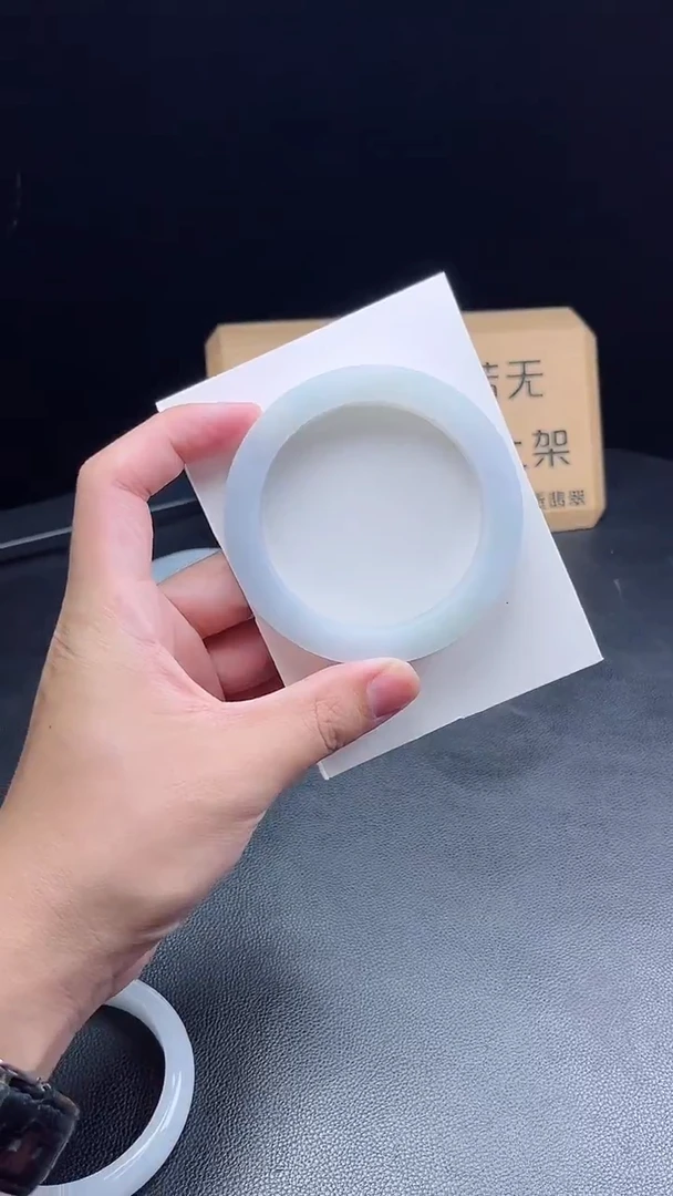 未镶嵌手镯定制翡翠夏**?定制
