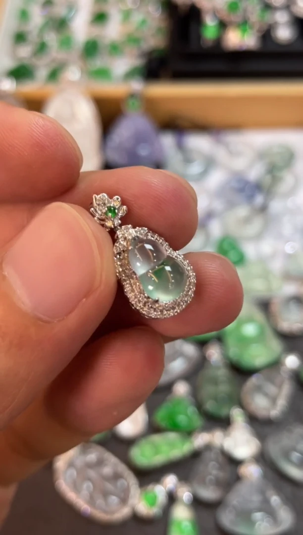 翡翠18K金镶嵌吊坠(不含链)葫芦