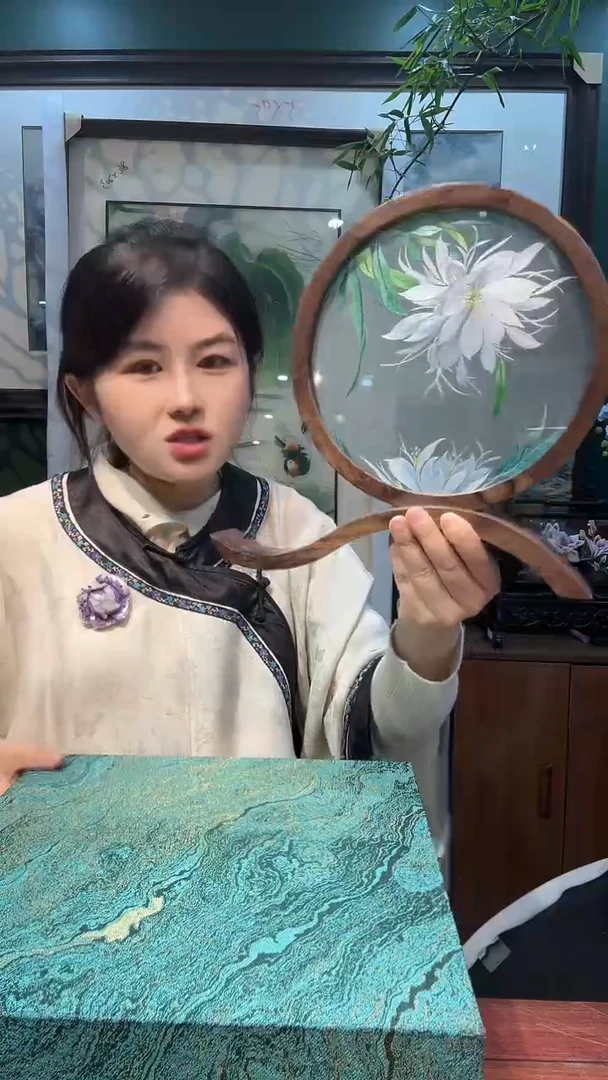 竖款非遗苏绣手工刺绣摆台