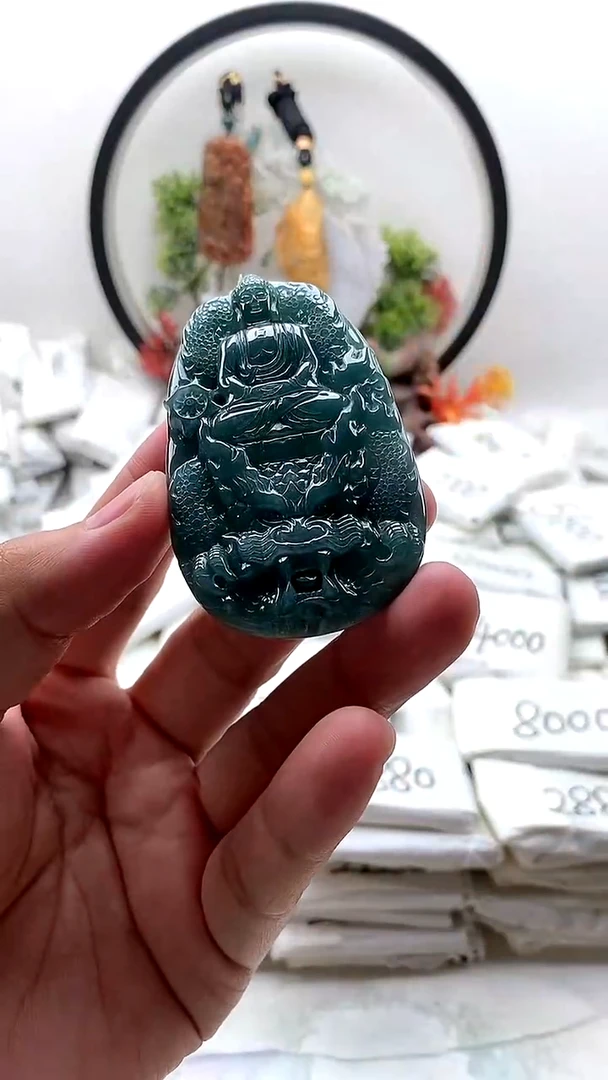 颈饰未镶嵌翡翠大日如来