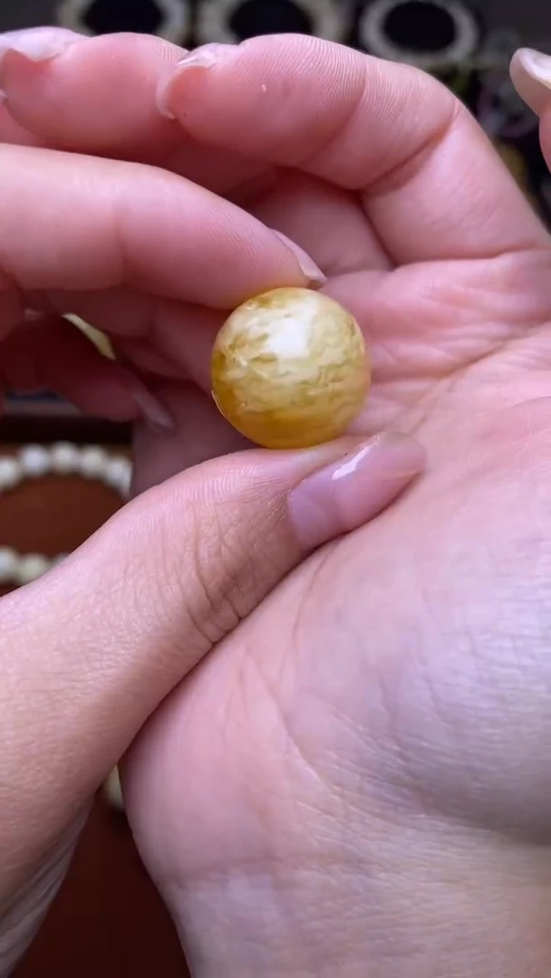 未镶嵌琥珀裸石葵. 71