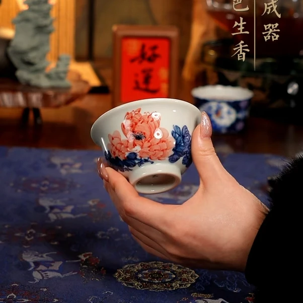 云/青花红牡丹压手杯