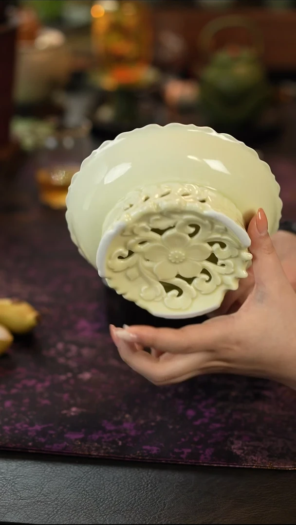 摆件陶月光黄-三足镂空壶承