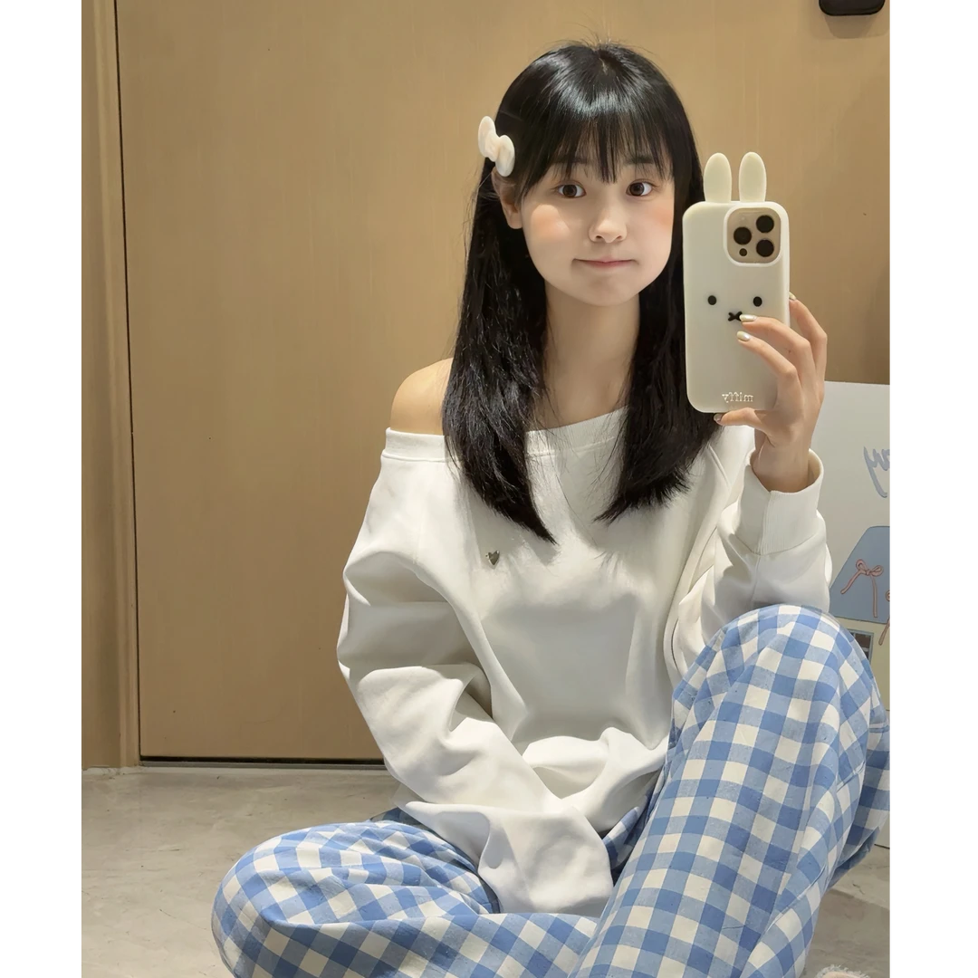 豆芽大王 韩版春秋长袖白色宽松斜肩爱心标卫衣纯色简约休闲上衣