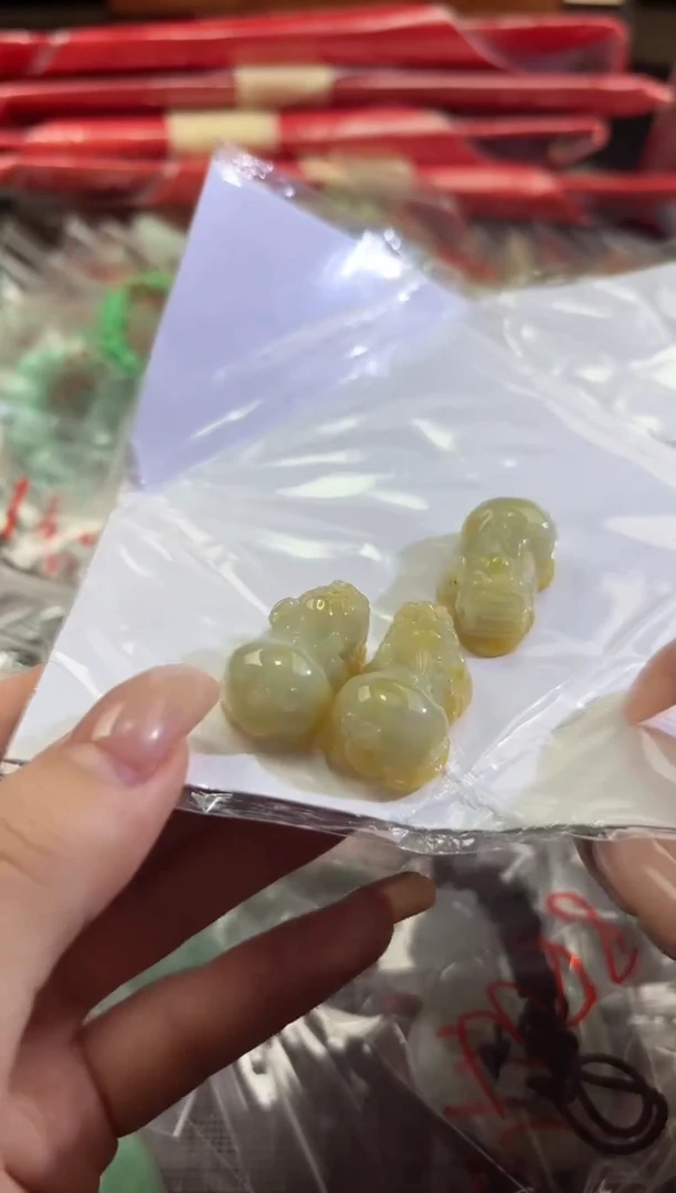 翡翠未镶嵌颈饰100711662 随机发仅一件